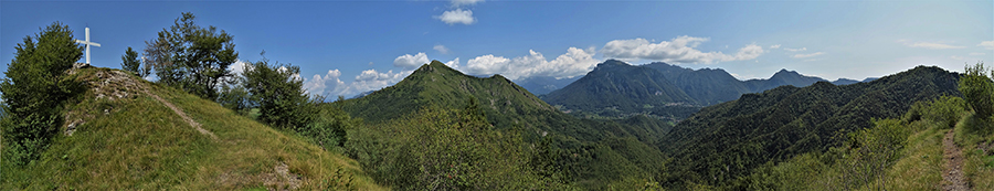 Dal Monte Corno (1030 m) vista verso i monti Gioco, Alben e Rabbioso