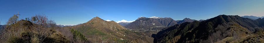 Panorama dal Monte Corno verso i monti della Val Serina