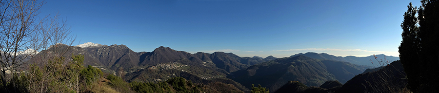 Salendo in vetta al Pizzo Rabbioso vista sulla Val Serina