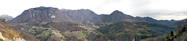 Dal sentiero 597 verso Pradai sopra Frerola vista verso verso l'Alben e la Valle Serina - 7 nov. 07