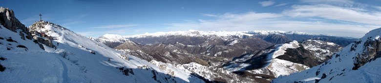 Dal Resegone vista verso Val Brembilla, Valtaleggio e Orobie