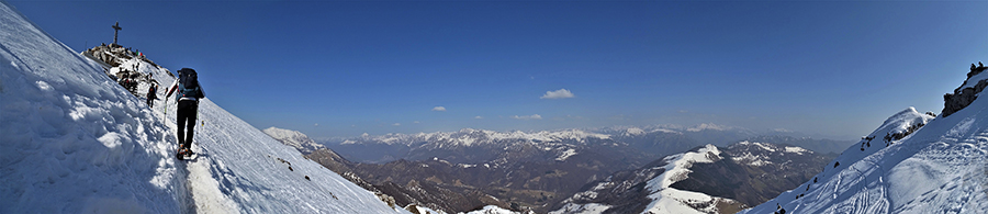 Vista panoramica in cresta di vetta del Resegone (1875 m)