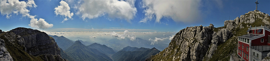 Resegone-Punta Cermenati con Rif. Azzoni con vista sulla Valle dell'Adda