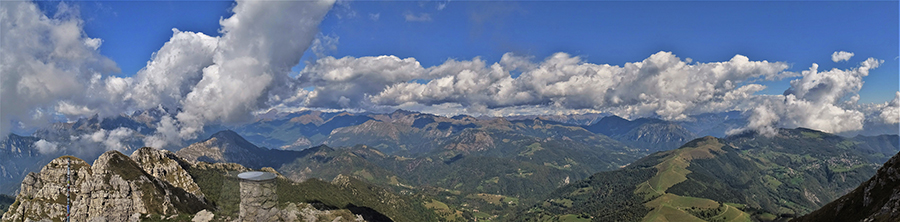 Dal Resegone-Punta Cermenati vista sulla cresta nord e verso le Prealpi Orobie