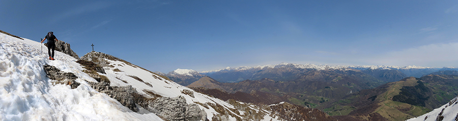 Vista panoramica dalla cresta di vetta del Resegone