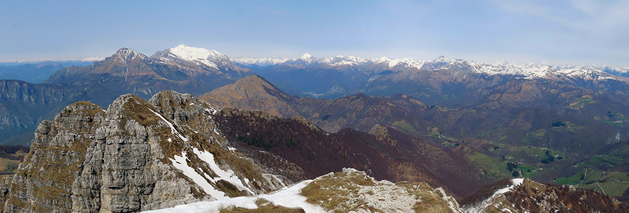 Dal Resegone vista panoramica sulla cesta nord e verso le Orobie