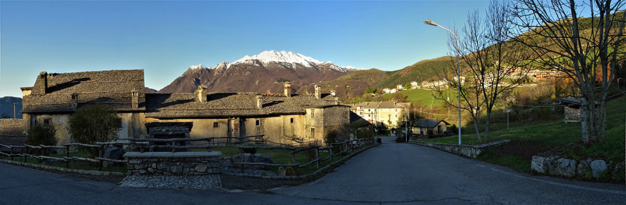 Dall'antico borgo di Arnosto a Fuipiano Valle Imagna vista sulle creste sud del Resegone innevate