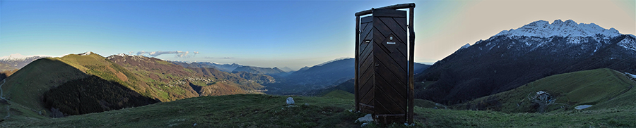 Dalla 'Porta del Pallio' panorama sulla Valle IMagna e i suoi monti