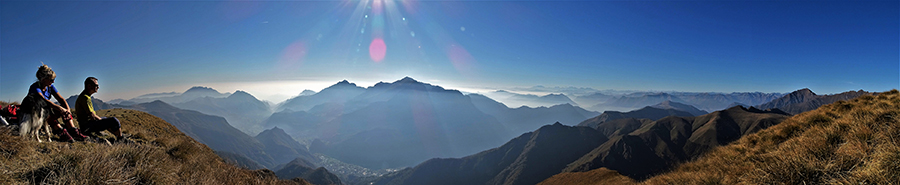 Panorama spettacolare dallo Zuc di Cam verso la Valsassina e fino al Monte Rosa