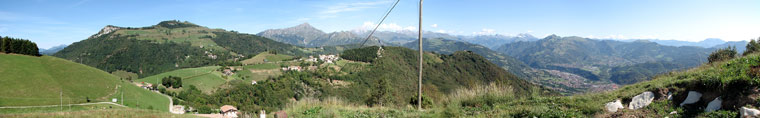 Vista verso il Roccolo 'Anesa' di Ganda, Val Seriana e Val Gandino dal Monte Rena di Ganda  (Aviatico - BG) - foto Piero Gritti  - 8 sett. 08