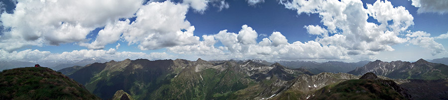 Panoramica dal Pizzo Scala (2427 m.)