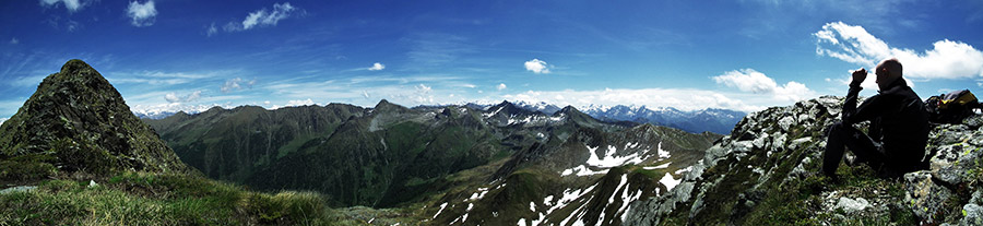 Panoramica sulla cresta di salita al Pizzo Scala (2427 m.)
