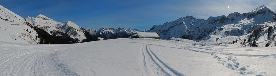 Dalla Baita Belvedere (1820 m) bellissima vista panoramica