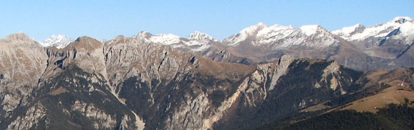 Da cima Venturosa vista verso il Passo di Monte Colle, il Monte Secco, le Torcole,...