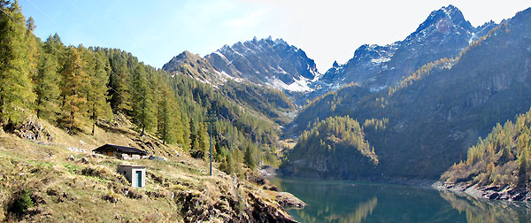 Panoramica sul Lago di Sardegnana e il Pizzo del Becco - foto Piero Gritti 3 sett 07