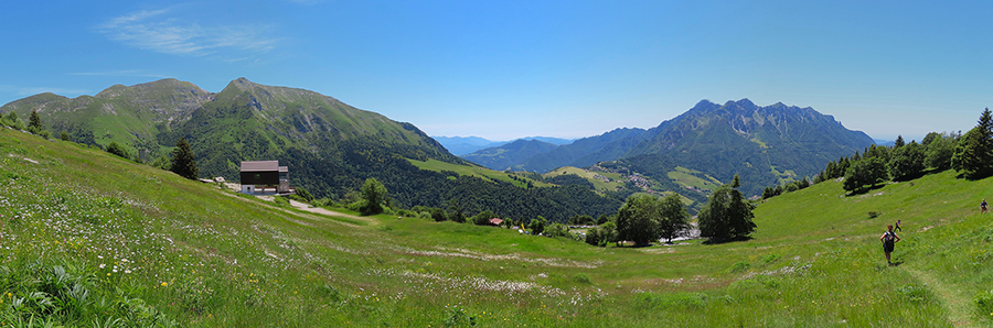 Alpe Arera verdeggiante e fiorita
