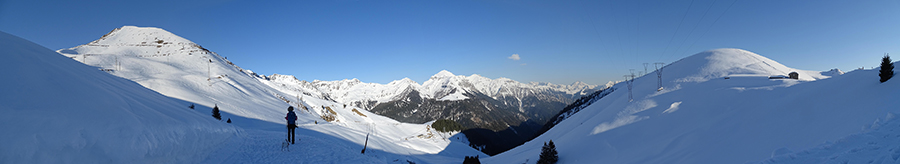 Panorama scendendo dal Rif. Passo San Marco 2000 a Madonna delle nevi