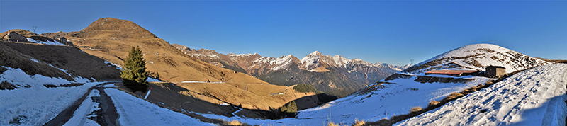 Da Ca' San Marco strada prov. 48 all'altezza della Casera Alpe Aga col dosso Montù (1834 m)