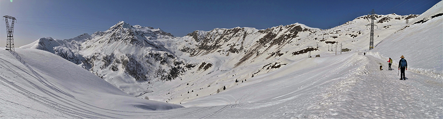 Vista panoramica sulla conca di Ca' San Marco ammantata di neve