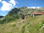 Passaggio presso una baita in disuso - foto Piero Gritti 12 luglio 07