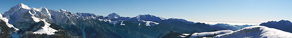 Panoramica con neve dalla strada per Passo San Marco  verso le Orobie antistanti - foto Piero Gritti