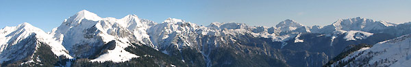 Panoramica con neve dalla strada per Passo San Marco  verso le Orobie antistanti - foto Piero Gritti