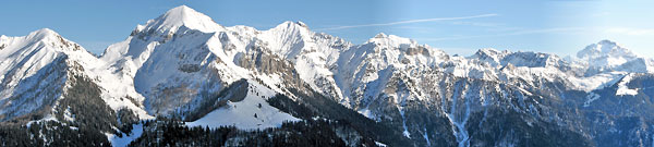 Panoramica dal Rifugio San Marco 2000 verso le Orobie innevate - foto Piero Gritti 23 genn. 08