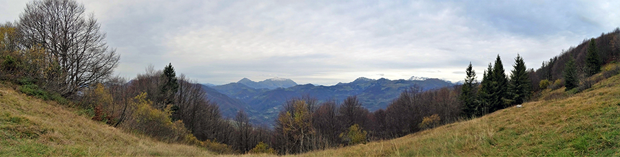 Sella del Sornadello (1530 m) con vista sulla Val Taleggio