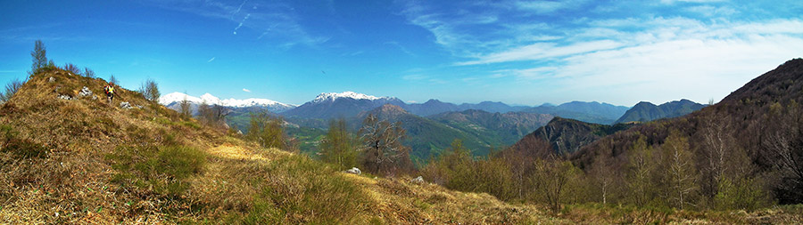 >Panoramica scendendo nel canalone in direttissima dalle vetta del Pizzo Grande a Cornalita