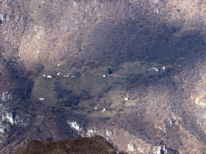 Dal Pizzo Grande.Sornadello zoom sul picolo borgo di Cantiglio