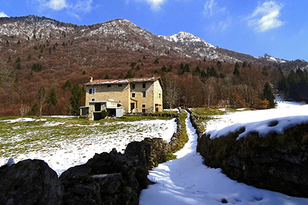 Salita pomeridiana al MONTE SUCHELLO (1541 m) ben innevato da Costa Serina 1l 10 marzo 2016  - FOTOGALLERY