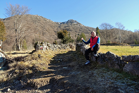 Sul Monte Suchello (1541 m) in parte innevato da Costa Serina il 15 febbraio 2017 - FOTOGALLERY