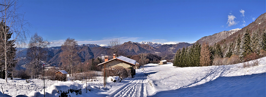 La bella radura delle Stalle Aral (1000 m) ammantata di neve