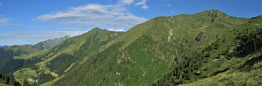 Sul sentiero 214A dalla Fraccia al Rifugio Balicco vista panoramica