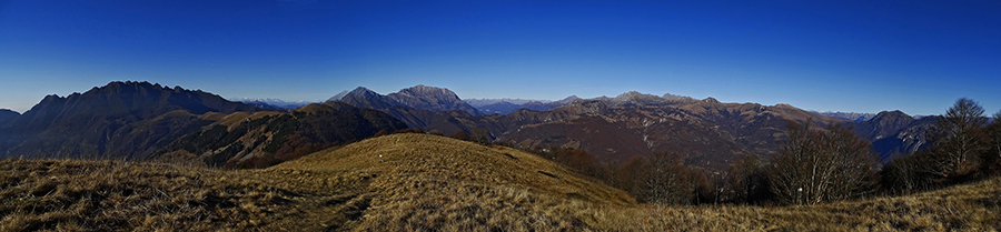 Salendo in vetta alla Madonnina dei Canti (1463 m)