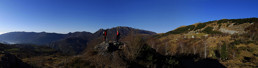 Salendo da Fuipiano allo Zuc di Valbona sul sent. 579, vista sulla Valle Imagna ed i suoi monti