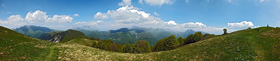 Sul sentiero 571 in cresta di vetta dei Canti