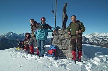 Giro ad anello da Fuipiano sulle prime nevi dello Zuc di Valbona, dei Canti e dei Tre Faggi il 24 novembre 2010 - FOTOGALLERY