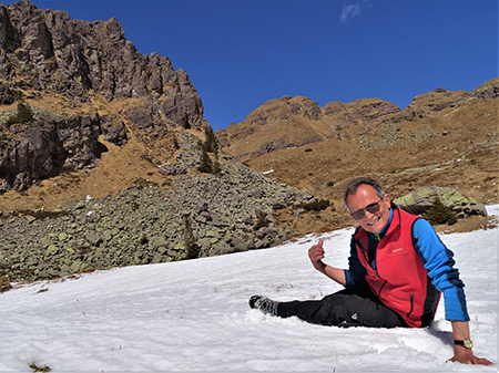  Anello Bivacco (2050 m)-Laghetto (2116 m) Tre Pizzi da Capovalle (1130 m)-10apr22- FOTOGALLERY