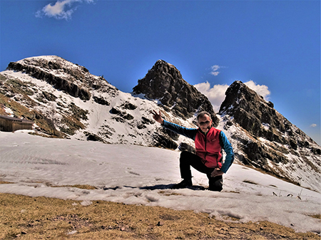  Anello Bivacco (2050 m)-Laghetto (2116 m) Tre Pizzi da Capovalle (1130 m)-10apr22- FOTOGALLERY