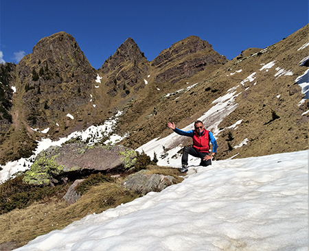 Primavera al Monte Campo, neve al Laghetto di Pietra Quadra -20magg21 - FOTOGALLERY