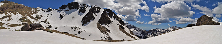 Vista panoramica alla Baita dei Tre Pizzi (2116 m)