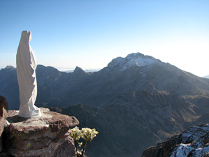 La Madonnina volge lo sguardo verso il Pizzo Arera