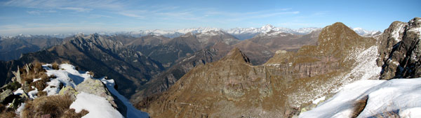 Panoramica da cima Pietra Quadra verso nord-ovest