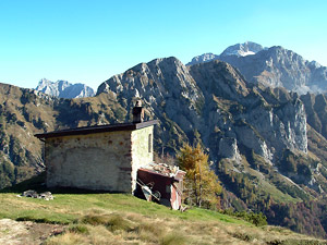 Capanno di Campo con vista verso  il Pizzo Arera dall'altro