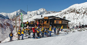 Grande affluenza di sciatori al punto-ristoro Rif. Mirtillo sulle piste di Carona-Carisole Ski - foto Piero Gritti 24 dic. 2006