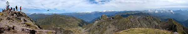 Panoramica dalla vetta del Pizzo Tre Signori verso Valtellina, Alpi Retiche, gruppo del Trona  e del Ponteranica - foto Piero Gritti  25 agosto 07