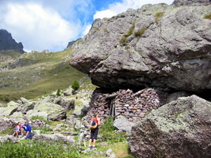 Baita Predoni tra i pietroni (pred�) a quota 1800 mt. 