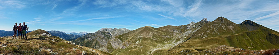 Dalla cresta di vetta del Monte Avaro (2080 m.)