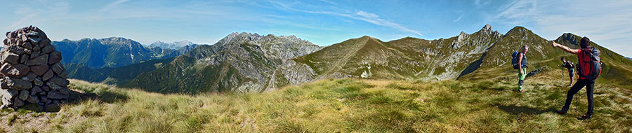 Dalla vetta del Monte Avaro (2080 m.)